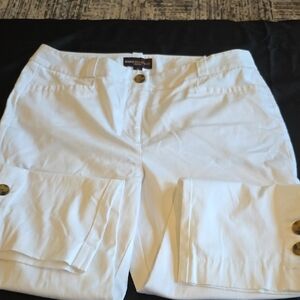 Dana Buchman White Capris
